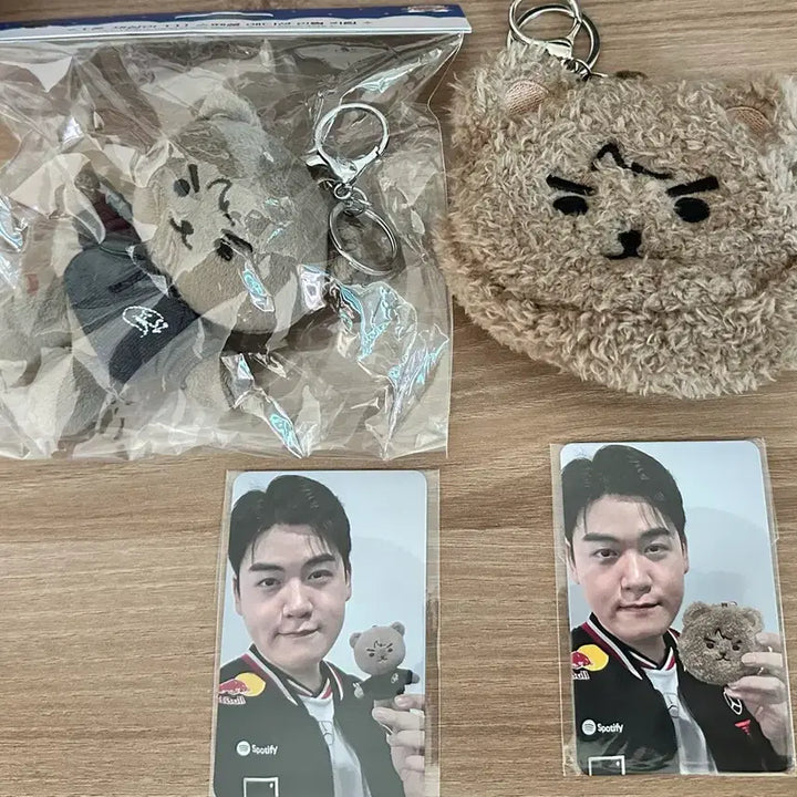 [BUNJANG] T1 Gumayusi Merchandise Bundle / T1 구마유시 굿즈 양도합니다