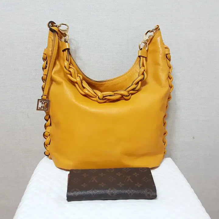 [BUNJANG] COCCINELLE Leather Hobo Bag / Shoulder Bag / 코치넬레 COCCINELLE 소가죽 호보백/숄더백 새것수준