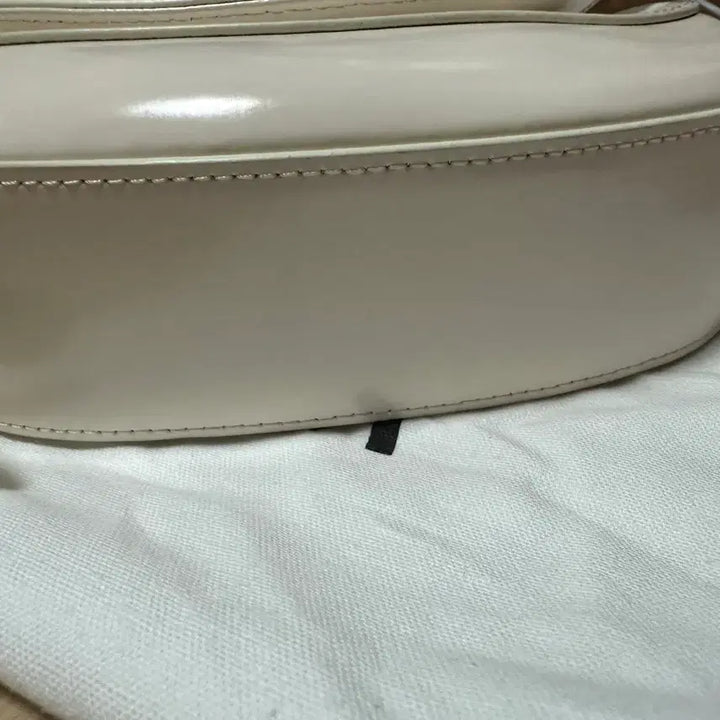 [BUNJANG] Ostkaka Amuse Mini Saddle Bag Ivory / 오스트카카 어뮤즈 미니 새들 아이보리