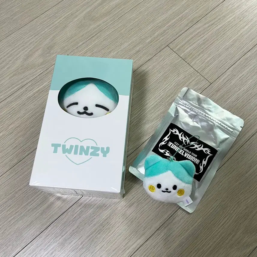 [BUNJANG] ITZY Ryzy TWINZY Mini Doll &amp; Keychain Bundle Set / ITZY 있지 트윈지 리리 인형 &amp; 키링 일괄