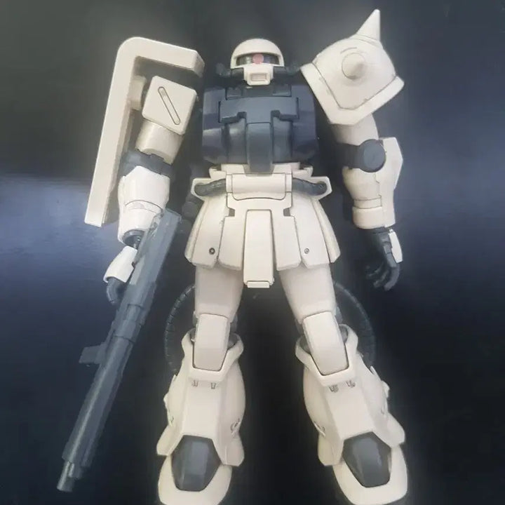 [BUNJANG] Bandai HG Gundam Zaku II (Assembled) / Hg 건담 가조립 연방 자쿠2 깔끔하게 만든 건담 팝니다