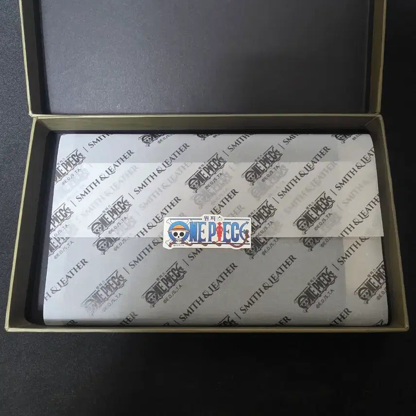 [BUNJANG] One Piece 25th Anniversary Passport Wallet / 원피스 25주년 여권지갑