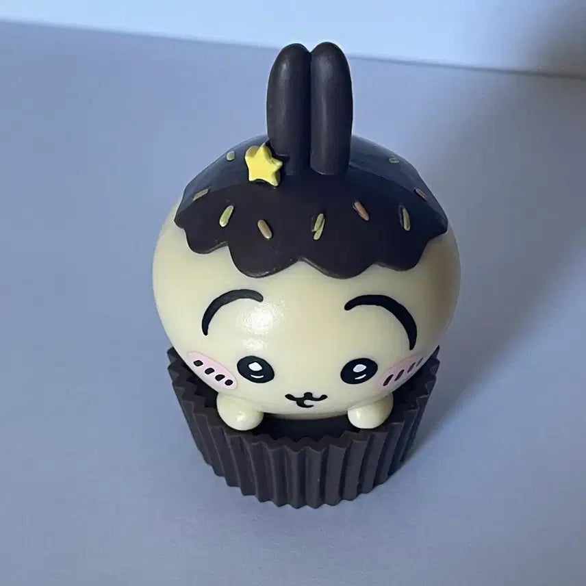 [BUNJANG] Monchichi Monitor Figure Usagi Cheikawa Cupcake / 먼작귀 모니터 피규어 우사기 치이카와 컵케이크