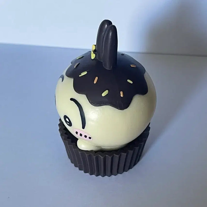 [BUNJANG] Monchichi Monitor Figure Usagi Cheikawa Cupcake / 먼작귀 모니터 피규어 우사기 치이카와 컵케이크
