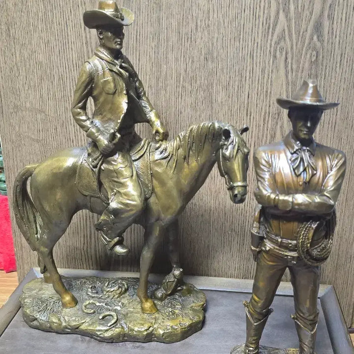 [BUNJANG] Cowboy Statue Set: Horseback Rider and Standing Cowboy / 카우보이 동상 세트 말 탄 카우보이 입상