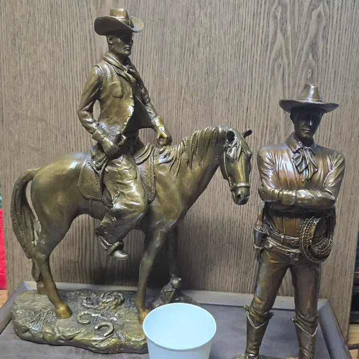 [BUNJANG] Cowboy Statue Set: Horseback Rider and Standing Cowboy / 카우보이 동상 세트 말 탄 카우보이 입상