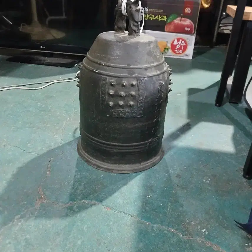 [BUNJANG] Bronze Traditional Bell Ornament with Elephant Detail / 청동 종 전통 장식
