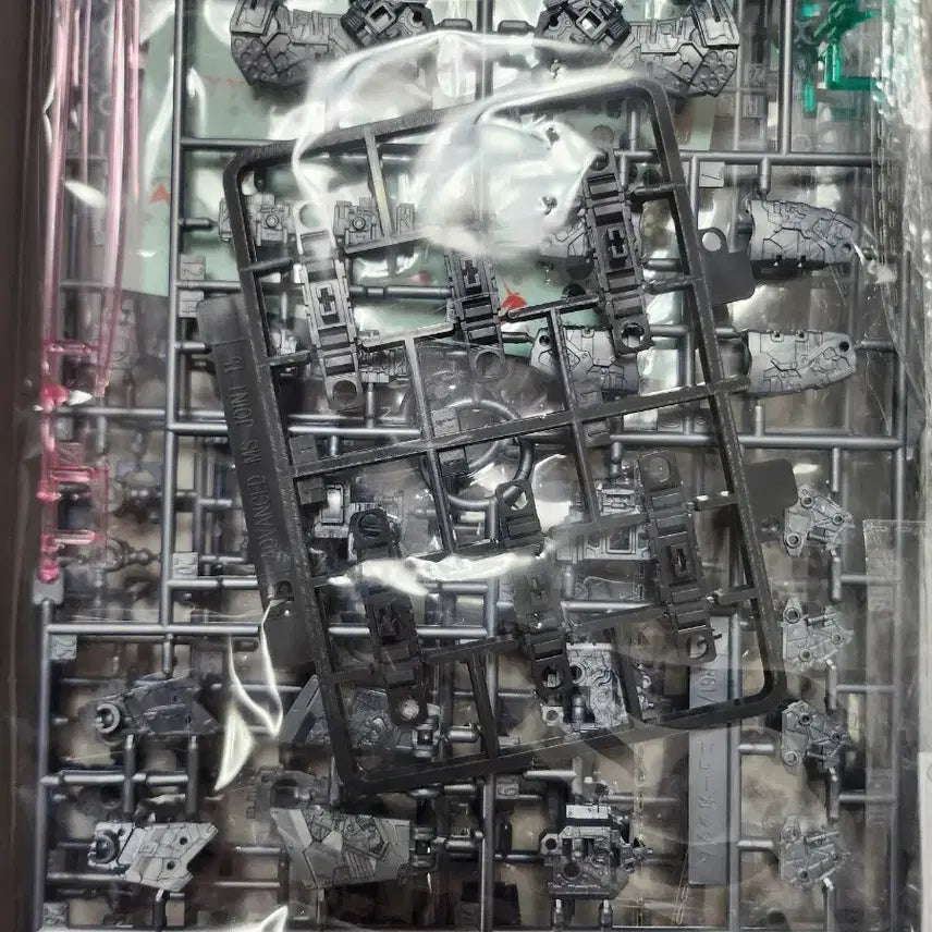 [BUNJANG] RG Nu Gundam Titanium Finish Custom Coated Model Kit / rg 뉴 건담 티타늄 피니쉬 사제 코팅