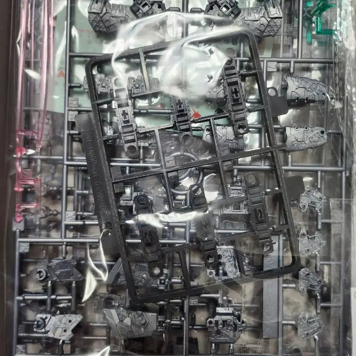 [BUNJANG] RG Nu Gundam Titanium Finish Custom Coated Model Kit / rg 뉴 건담 티타늄 피니쉬 사제 코팅