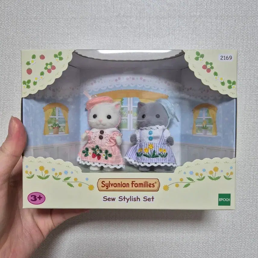 [BUNJANG] Sylvanian Families Nakayoshi Strawberry Embroidery Pair / 실바니안 나카요시 스트로베리 자수 페어