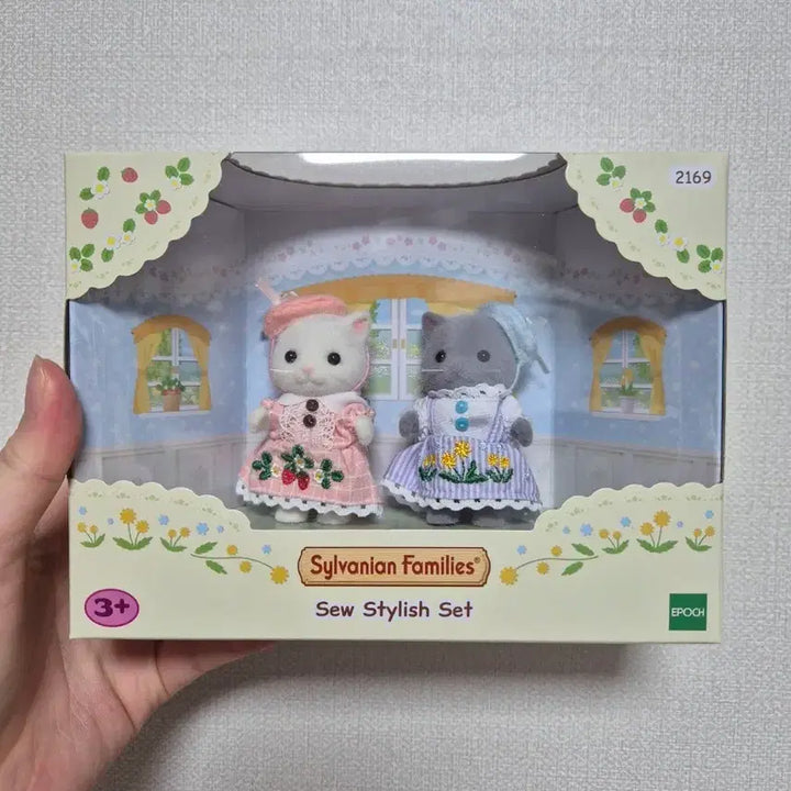 [BUNJANG] Sylvanian Families Nakayoshi Strawberry Embroidery Pair / 실바니안 나카요시 스트로베리 자수 페어