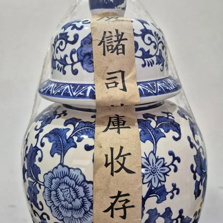 [BUNJANG] Celadon White Porcelain Pu-erh Tea Caddy with Aged Pu-erh Tea / 소장품 청화백자 보이차통과 숙성보이차