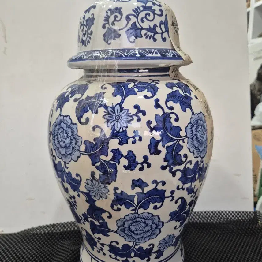 [BUNJANG] Celadon White Porcelain Pu-erh Tea Caddy with Aged Pu-erh Tea / 소장품 청화백자 보이차통과 숙성보이차