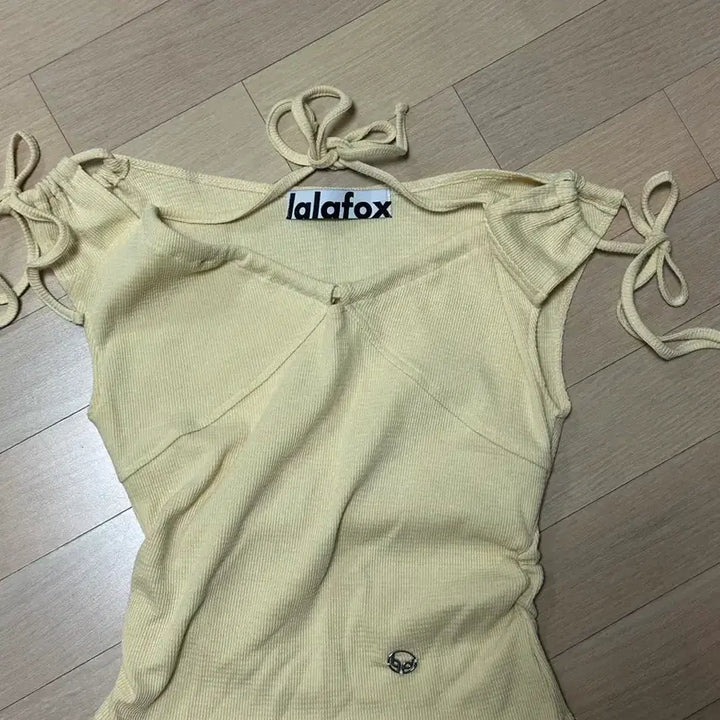 [BUNJANG] LaLaFox String Halterneck T-shirt / 라라폭스 스트링 홀터넥 티셔츠