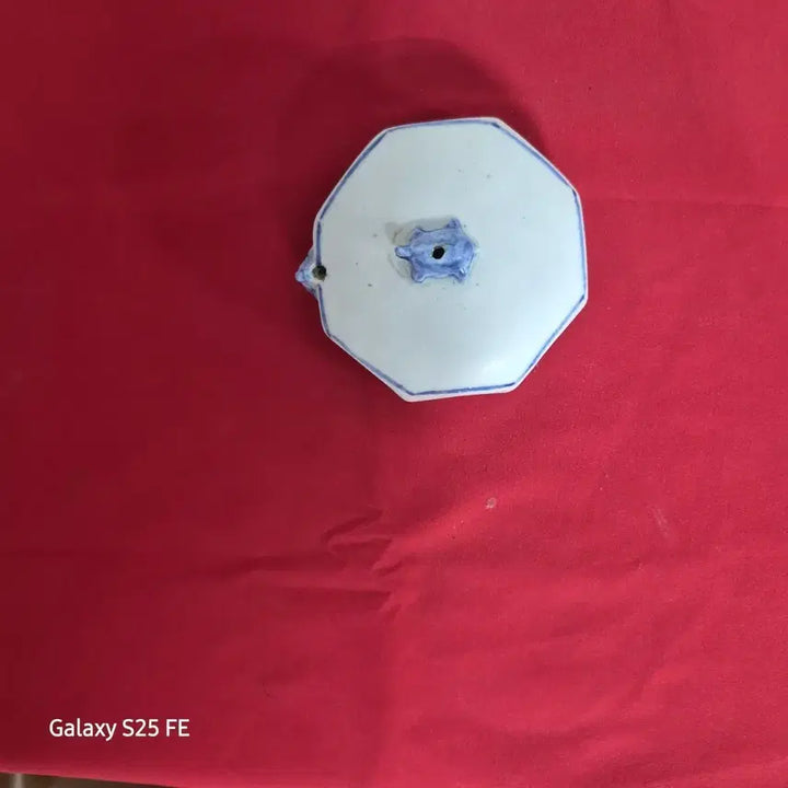 [BUNJANG] White Porcelain Octagonal Inkstone Holder with Turtle Design / 백자8각연적