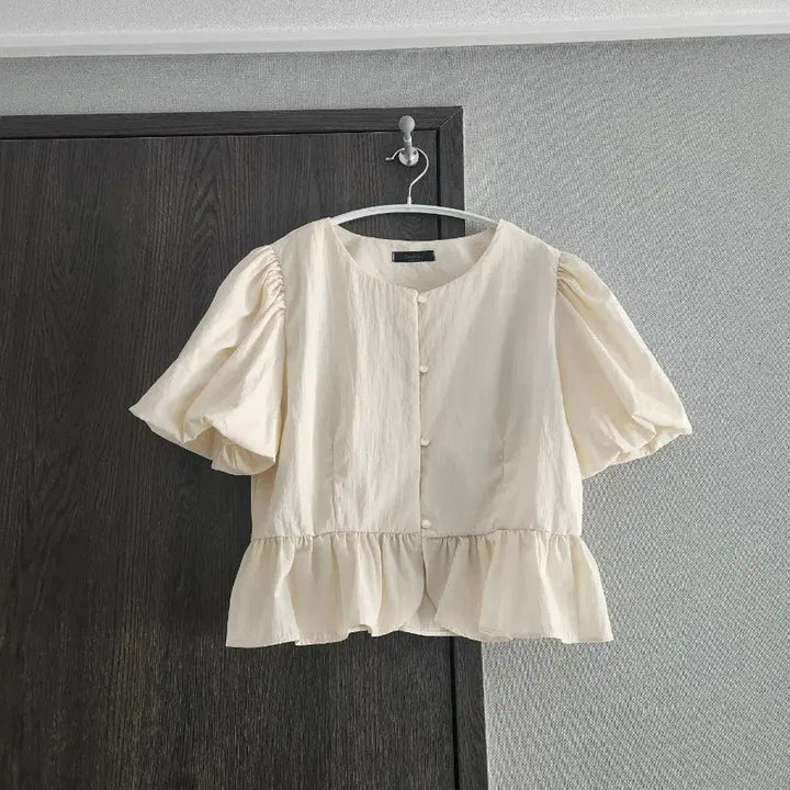 [BUNJANG] The J Linen Frill Blouse Size 55-66 / 더블제이 린넨 프릴 블라우스 55~66