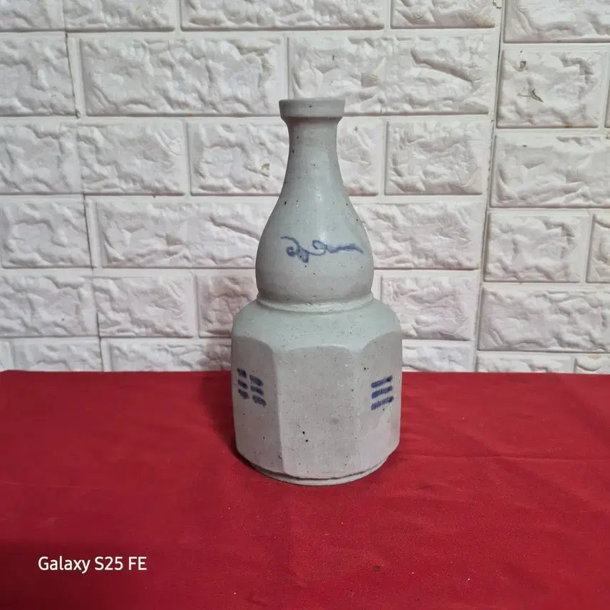 [BUNJANG] Joseon Dynasty White Porcelain Two-Tiered Octagonal Vase / 백자2단8각병