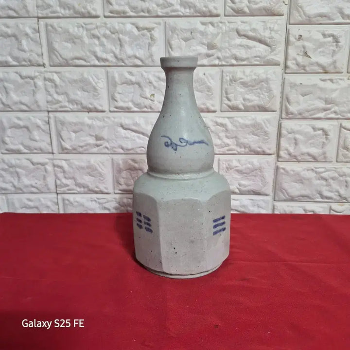 [BUNJANG] Joseon Dynasty White Porcelain Two-Tiered Octagonal Vase / 백자2단8각병