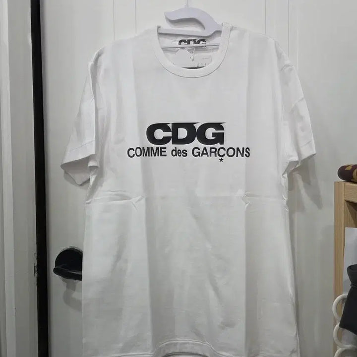 [BUNJANG] Comme des Garçons CDG Logo T-Shirt White XL / 꼼데가르송 CDG 반팔티 흰색 XL