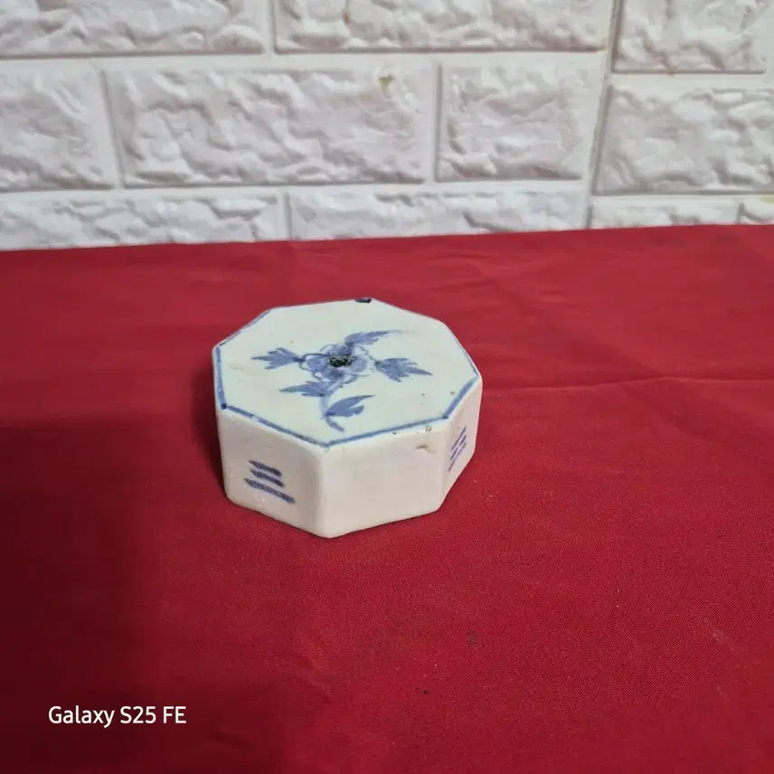 [BUNJANG] Joseon Dynasty White Porcelain Octagonal Inkstone / 백자8각연적