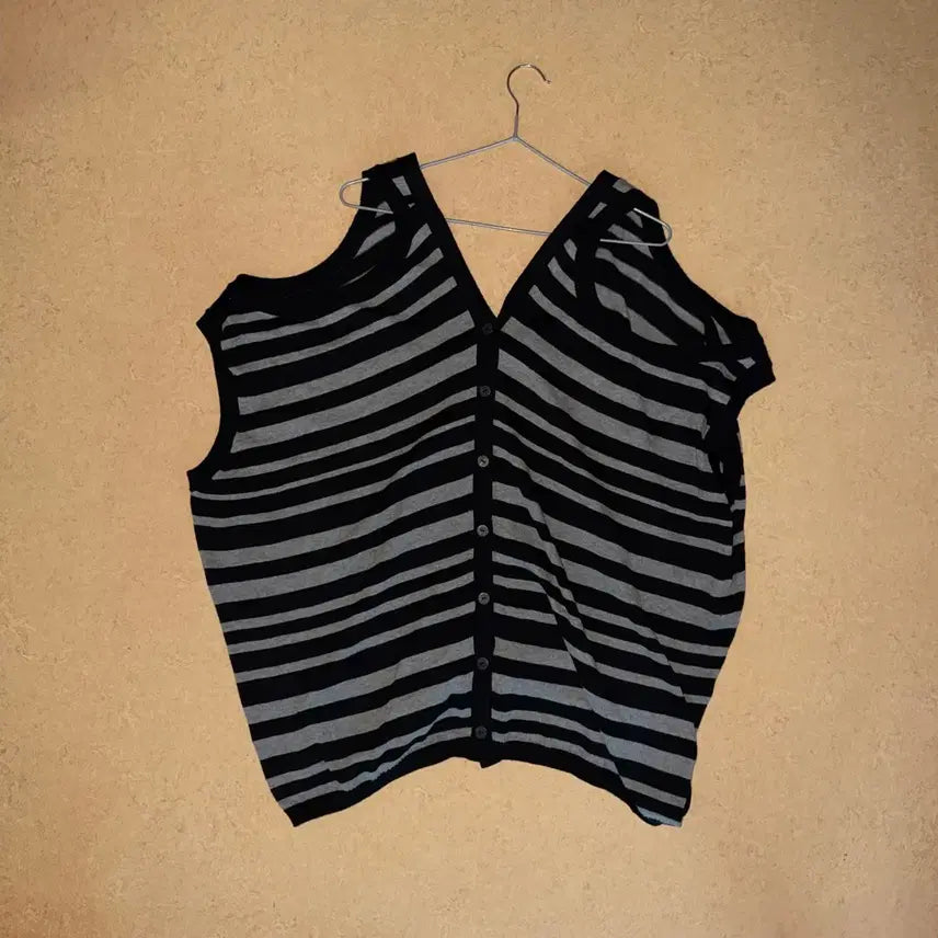 [BUNJANG] Y2K Rock Chic Batwing Striped Shoulder Cut-Out Top / y2k 락시크 오네 갸루 가오리핏 스트라이프 어깨 트임 탑