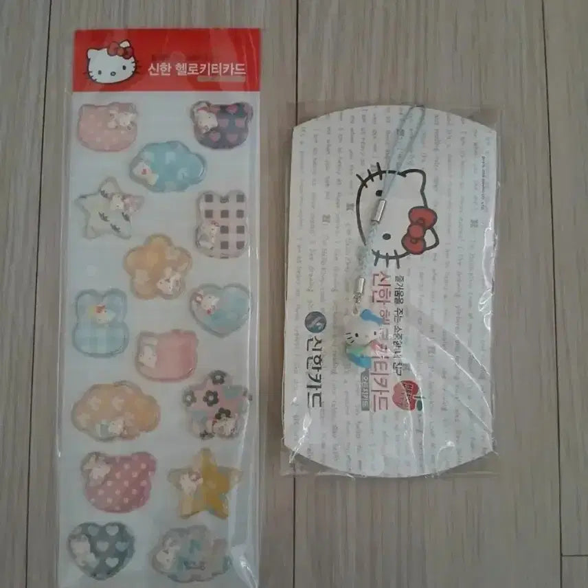 [BUNJANG] Shinhan Card x Hello Kitty 2006 Collaboration Strap Keychain &amp; Sticker Set / 2006 고전 신한카드 헬로키티 콜라보 스트랩 키링, 스티커