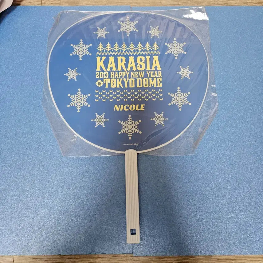 [BUNJANG] Kara Nicole 2013 KaraShia Tokyo Dome Concert Official Fan (Uchiwa) - Sealed / (미개봉) 카라 니콜 2013 카라시아 도쿄돔 콘서트 공식 부채 우치와