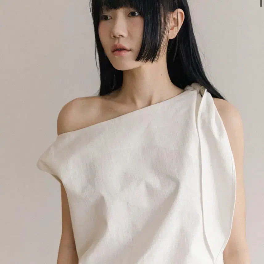 [BUNJANG] Swai Asymmetric Cheer Ribbon Top / swai 스와이 치어 리본 언발 탑