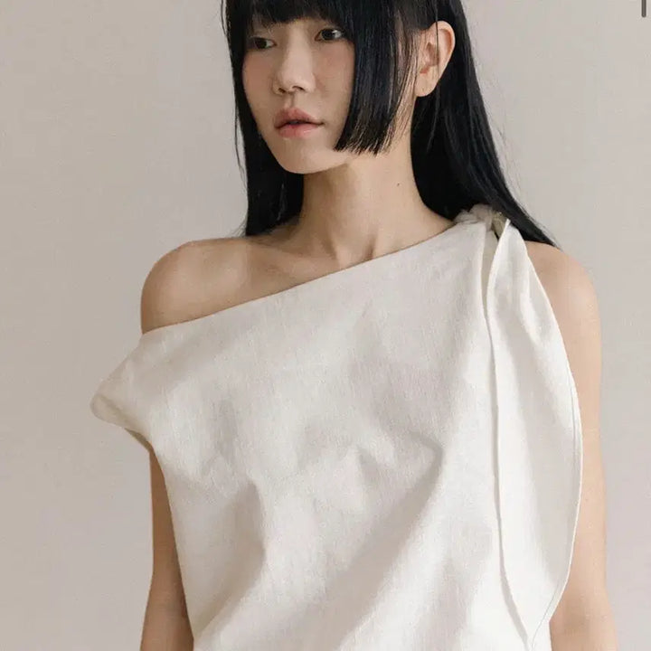[BUNJANG] Swai Asymmetric Cheer Ribbon Top / swai 스와이 치어 리본 언발 탑