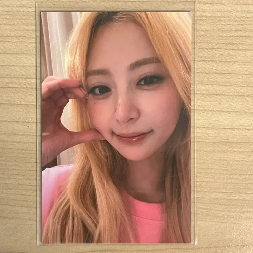 [BUNJANG] LE SSERAFIM Huh Yunjin Broadcast Photocard (2nd Week) / LESSERAFIM 르세라핌 공방 2주차 허윤진 포토카드