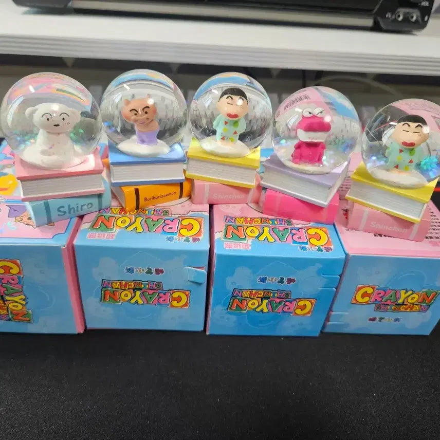 [BUNJANG] Crayon Shin-chan Snow Globe Mood Lamp / 짱구 스노우볼 무드등 단순개봉 팝니다