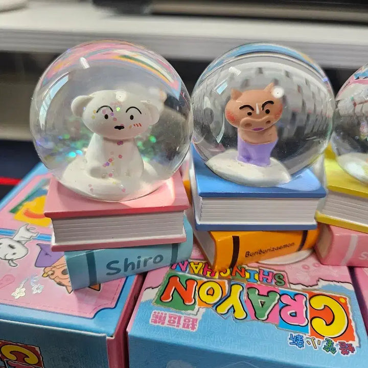 [BUNJANG] Crayon Shin-chan Snow Globe Mood Lamp / 짱구 스노우볼 무드등 단순개봉 팝니다