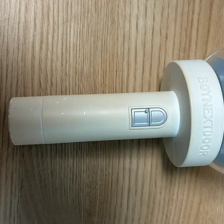[BUNJANG] BOYNEXTDOOR Woonbong Wonder Stick Lightstick / 보넥도 응원봉 원더스틱 양도