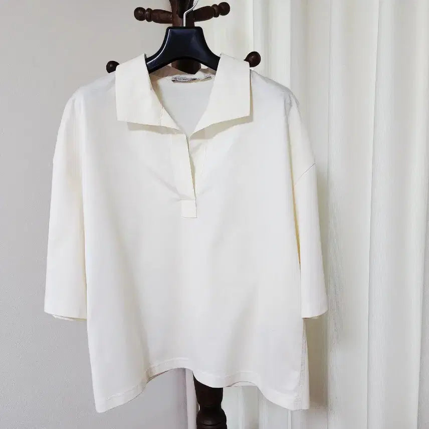 [BUNJANG] Moncler 23SS Ivory Open Collar Logo Patch Short Sleeve Shirt / 몽클레어 23SS 아이보리 오픈카라 와펜 셔츠반팔 정품 (드라이클리닝완료