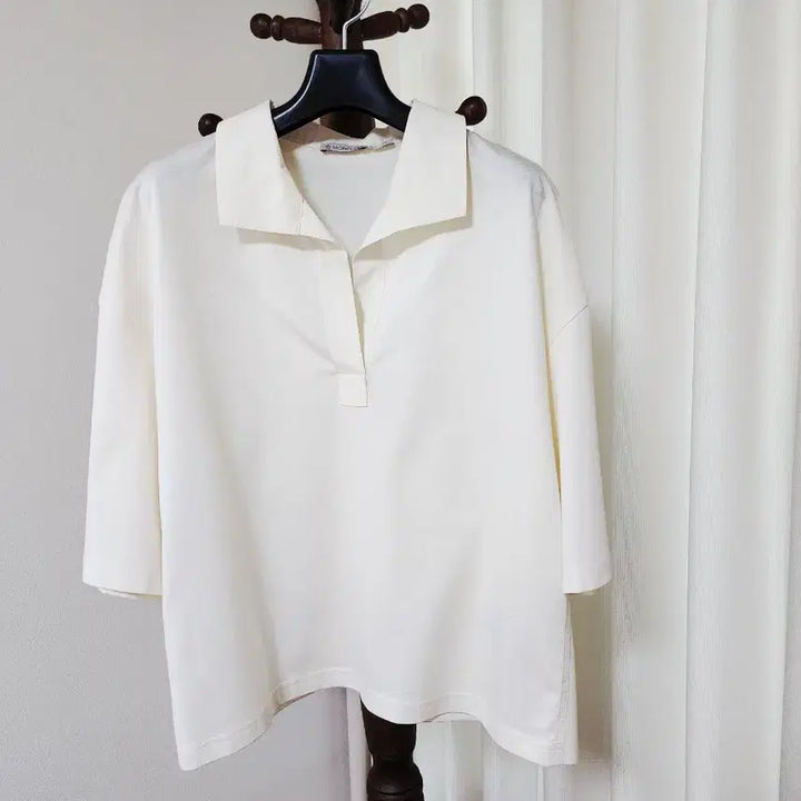 [BUNJANG] Moncler 23SS Ivory Open Collar Logo Patch Short Sleeve Shirt / 몽클레어 23SS 아이보리 오픈카라 와펜 셔츠반팔 정품 (드라이클리닝완료