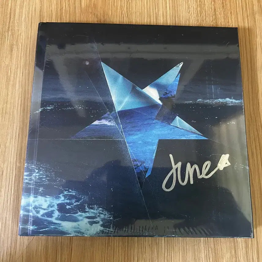 [BUNJANG] Joo Won 1st Album My Blue Autographed CD (Sealed) / june 1집 my blue 사인반 cd 미개봉