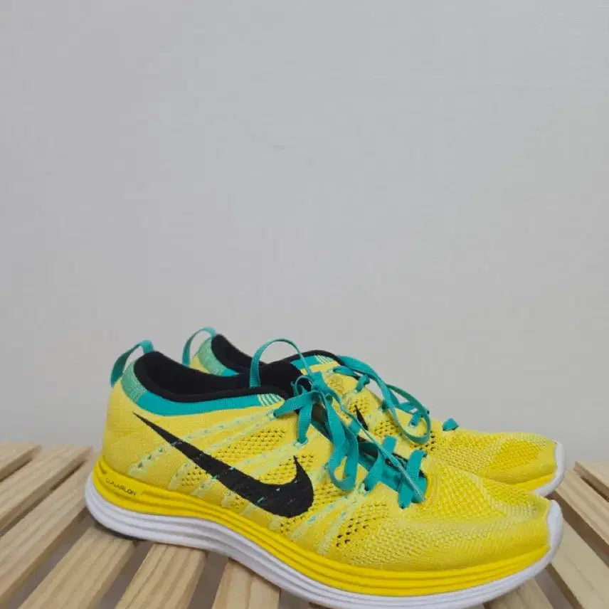 [BUNJANG] Nike Yellow Running Shoes Size 245 / :245나이키 옐로우 런닝화  -1056
