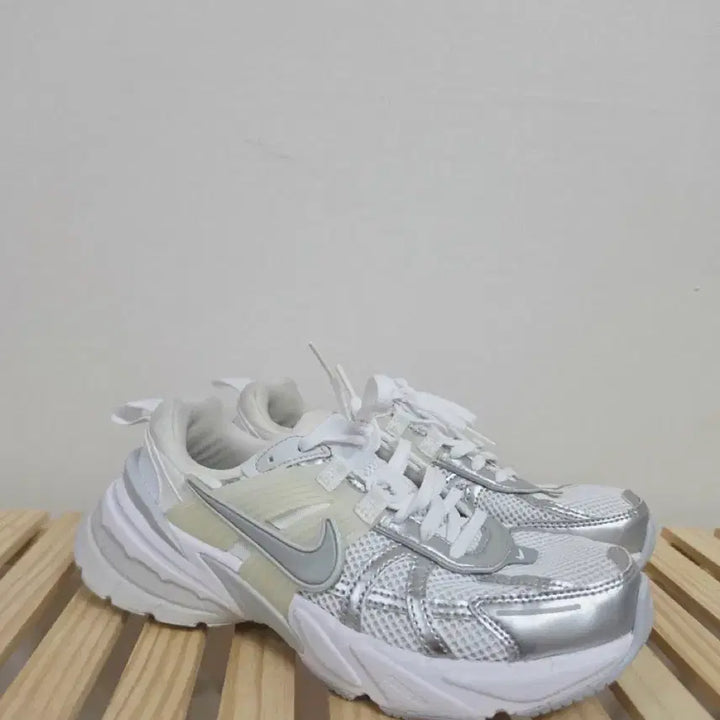 [BUNJANG] Nike V2K Run 245mm Sneakers / 245나이키 V2K 런  -1057