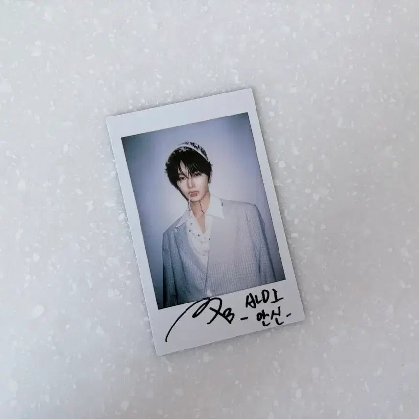 [BUNJANG] Alpaca Drive One Ahn Shin Elle Men Personal Magazine Polaroids / 알파드라이브원 안신 엘르맨 개인 잡지 폴라