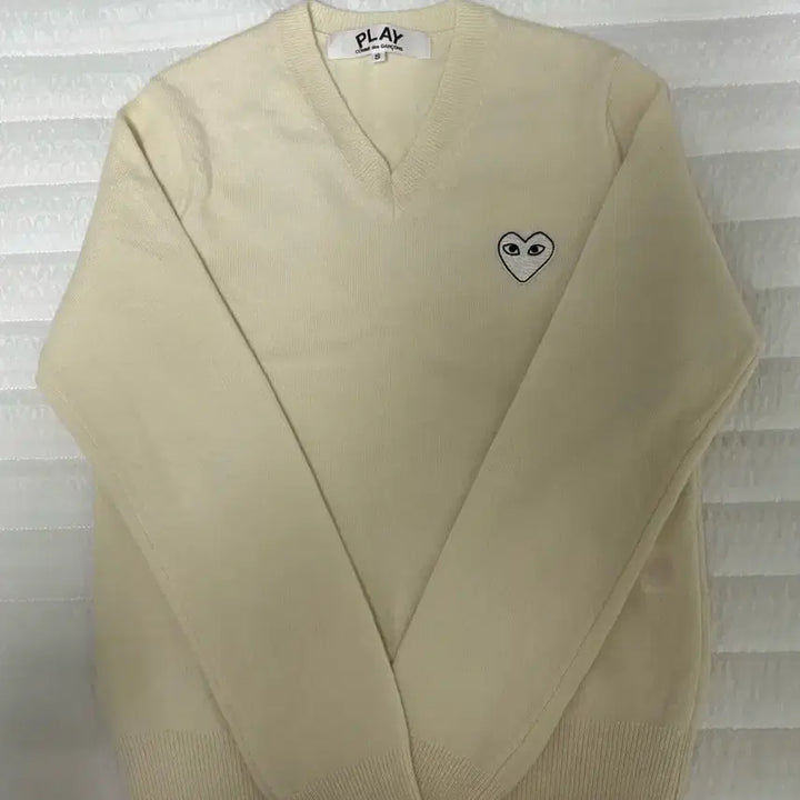 [BUNJANG] Comme des Garçons White Heart Logo Knit Sweater - Women&