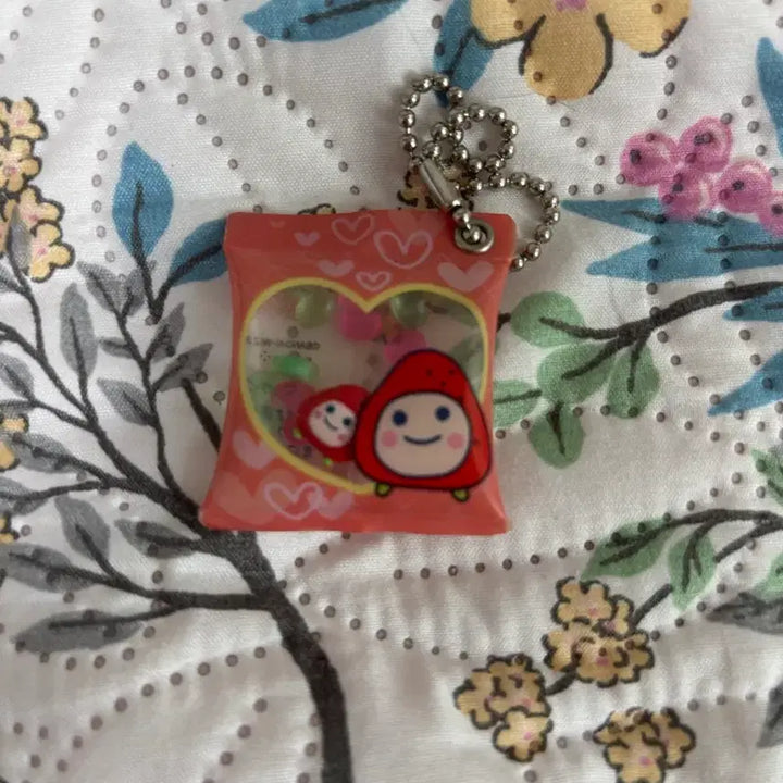 [BUNJANG] Rare Ichigo-chi Tamagotchi Keychain / 레어 다마고치 고전 키링