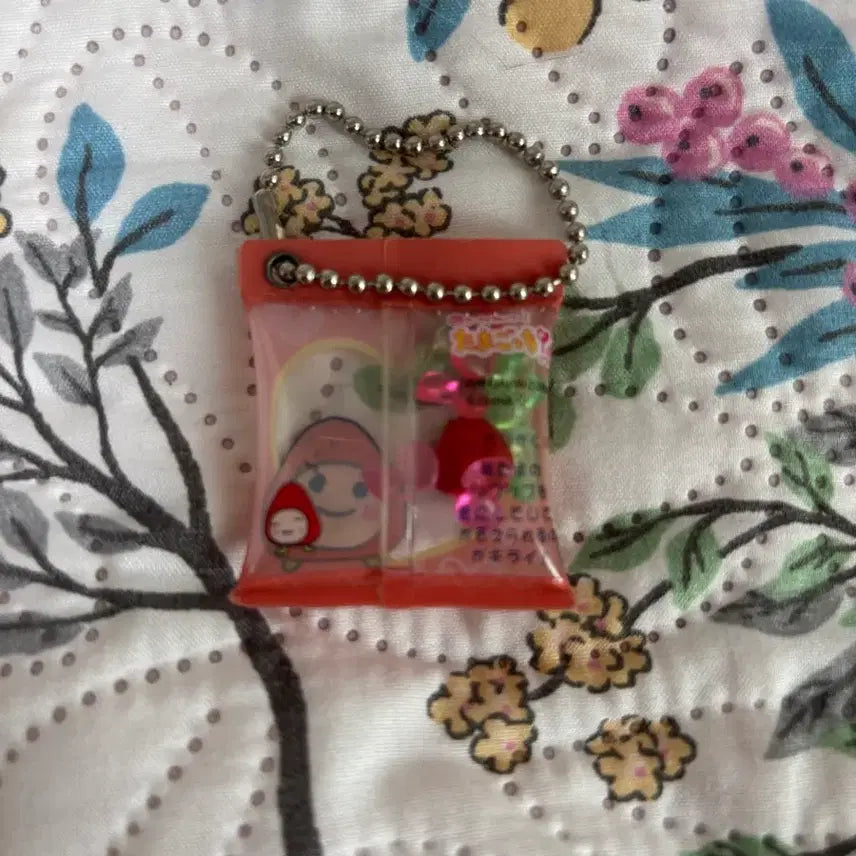[BUNJANG] Rare Ichigo-chi Tamagotchi Keychain / 레어 다마고치 고전 키링 (이치고치)-13일까지만 2.1