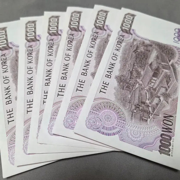 [BUNJANG] Unused 1,000 KRW Banknotes - Consecutive Serial Numbers (Partial Sequence) / <미사용>  천원권 신권 6장 연번 (중간 빠짐번호 있음)