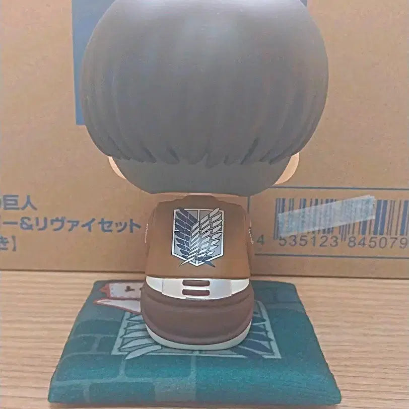 [BUNJANG] Attack on Titan Eren &amp; Levi Look-Up Bundle Set (with POB) / 특전O) 진격거 에렌 리바이 룩업 일괄 판매