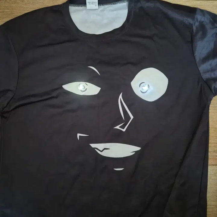 [BUNJANG] Detective Conan Shadow Person Glow-in-the-Dark T-Shirt / 명탐정코난 한자와씨 야광 티셔츠