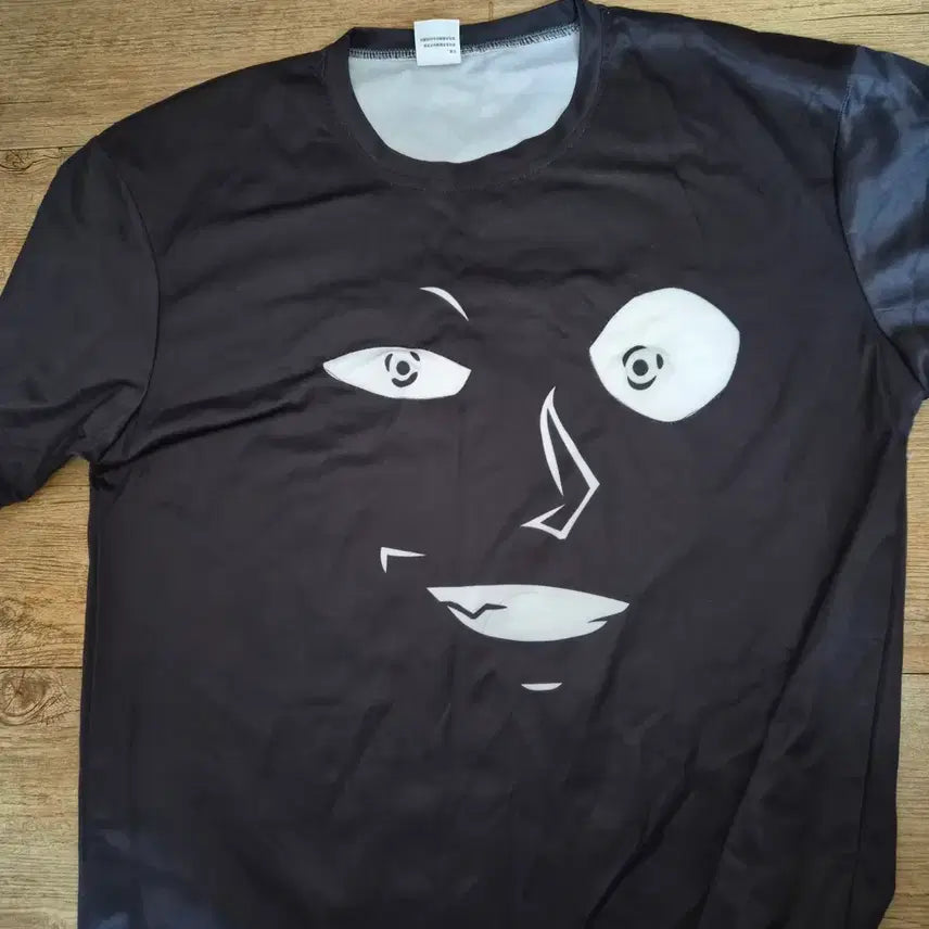 [BUNJANG] Detective Conan Shadow Person Glow-in-the-Dark T-Shirt / 명탐정코난 한자와씨 야광 티셔츠