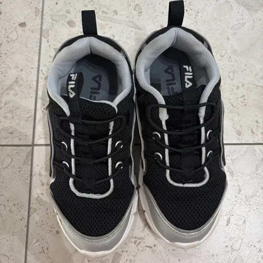 [BUNJANG] Fila Kids Sneakers Black and Silver / 키즈 휠라 운동화 블랙 앤 실버200mm