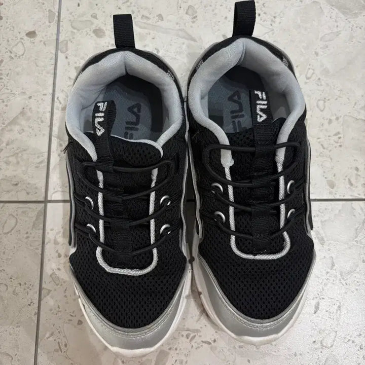 [BUNJANG] Fila Kids Sneakers Black and Silver / 키즈 휠라 운동화 블랙 앤 실버200mm