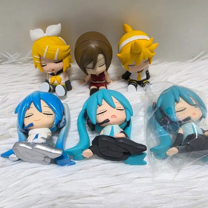 [BUNJANG] Vocaloid Hatsune Miku Kagamine Rin Len Meiko Bundle Set Figures / (일괄) 보컬로이드 하츠네 미쿠 카가미네 린 렌 메이코 꾸벅 피규어