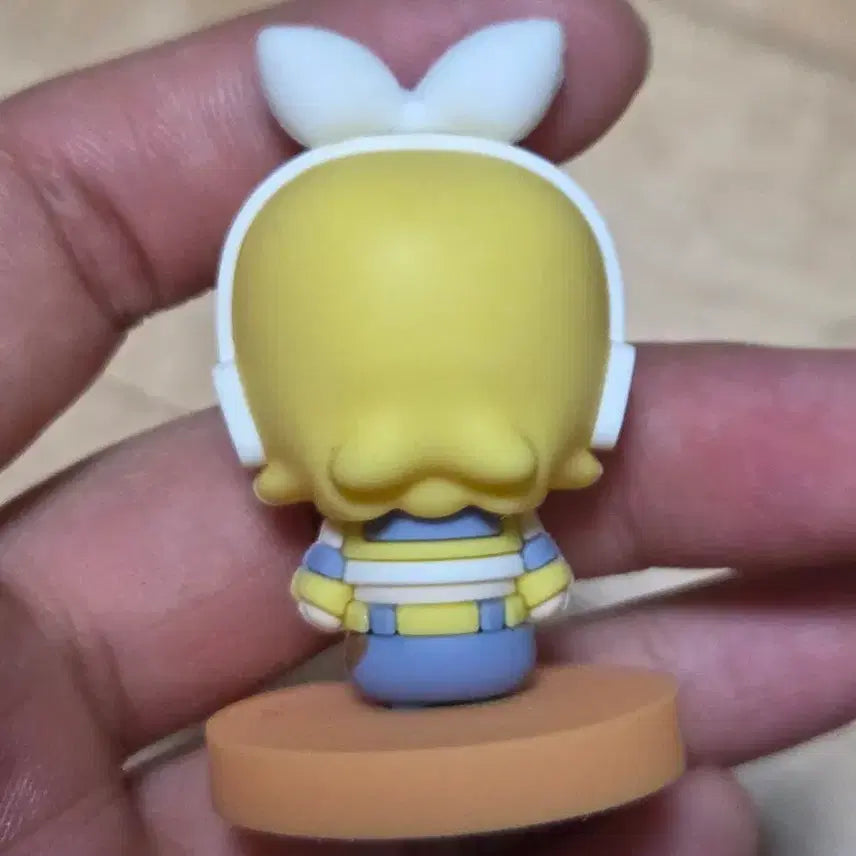 [BUNJANG] Vocaloid Kagamine Rin Rubber Figure / 보컬로이드 고무 러버 피규어 카가미네 린